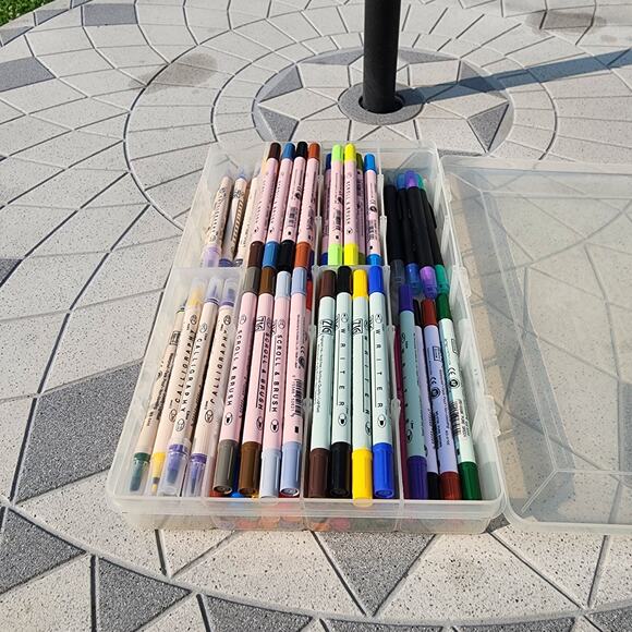 Zig Ultimate Double Sided Marker Set with Clear Storage Case - Picture 12 of 13